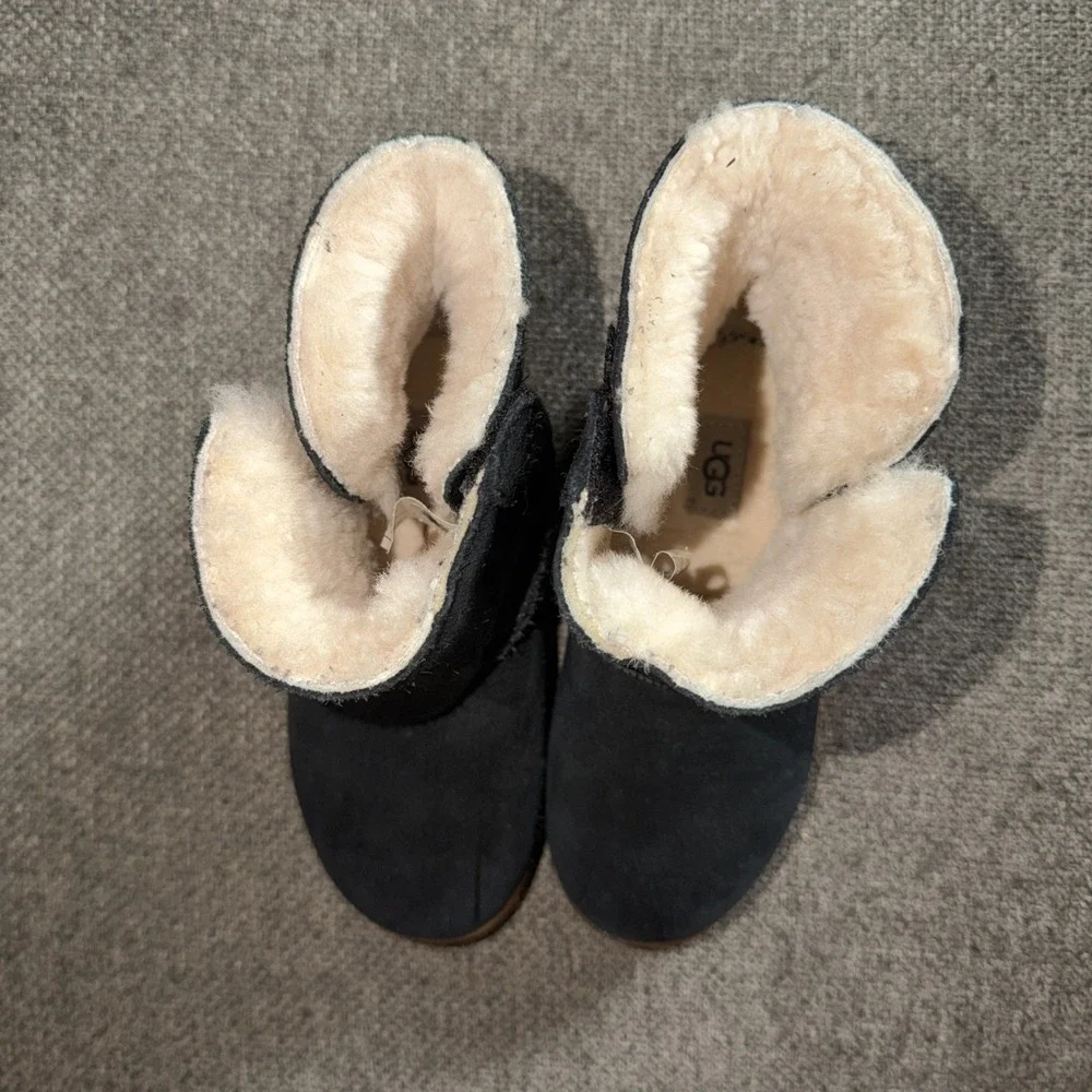 UGG Toddler Girls T Keelan-T/1096089T boots Black Suede Wool bottoms Size 10